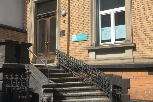 ds12 bonn · zentrum für bewegung und schmerzfreiheit