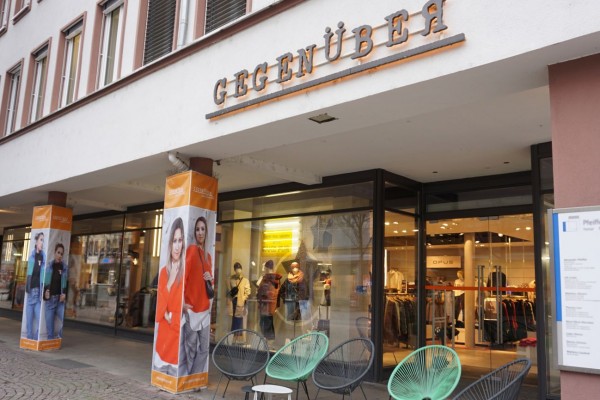 Gegenüber
